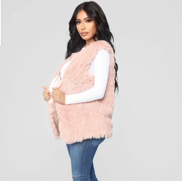 Fashion Nova Mauve colored Faux fur Vest OS NWT - Picture 2 of 9